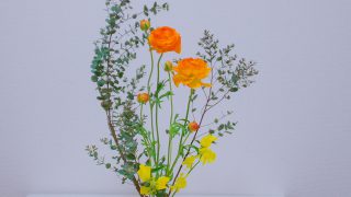 たての動きを意識した自由花 - 佐藤 池坊いけばな華道教室